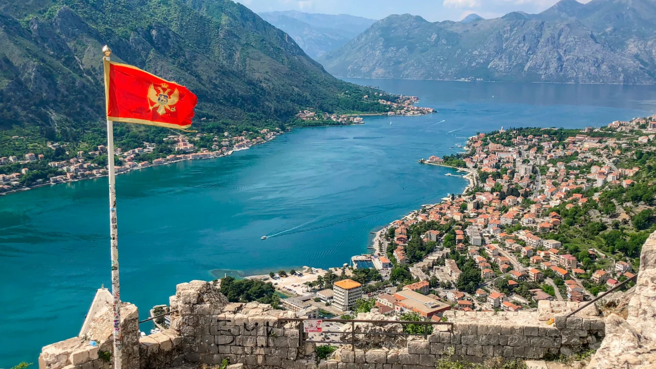 Karadağ’da Şok Olay: Türklerin Dükkanları Ateşe Verildi, Dışişleri Harekete Geçti