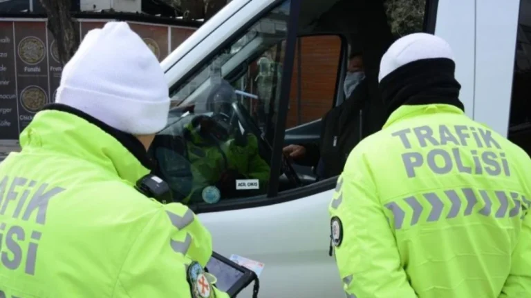 Trafikte Yeni Dönem Başlıyor: Kuralı Çiğneyenler 200 Bin TL’ye Kadar Ceza Ödeyecek!